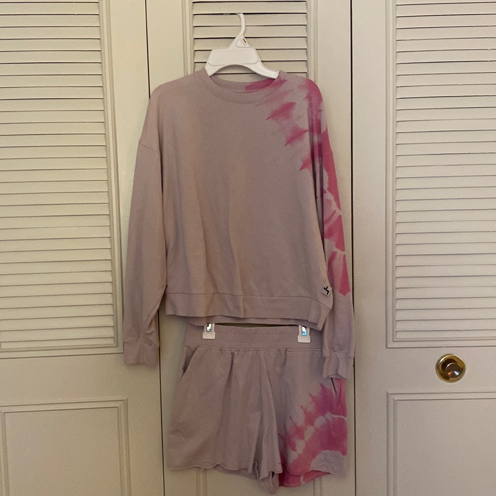 Cute And Comfy, Gently Warn Matching Set! - image 1